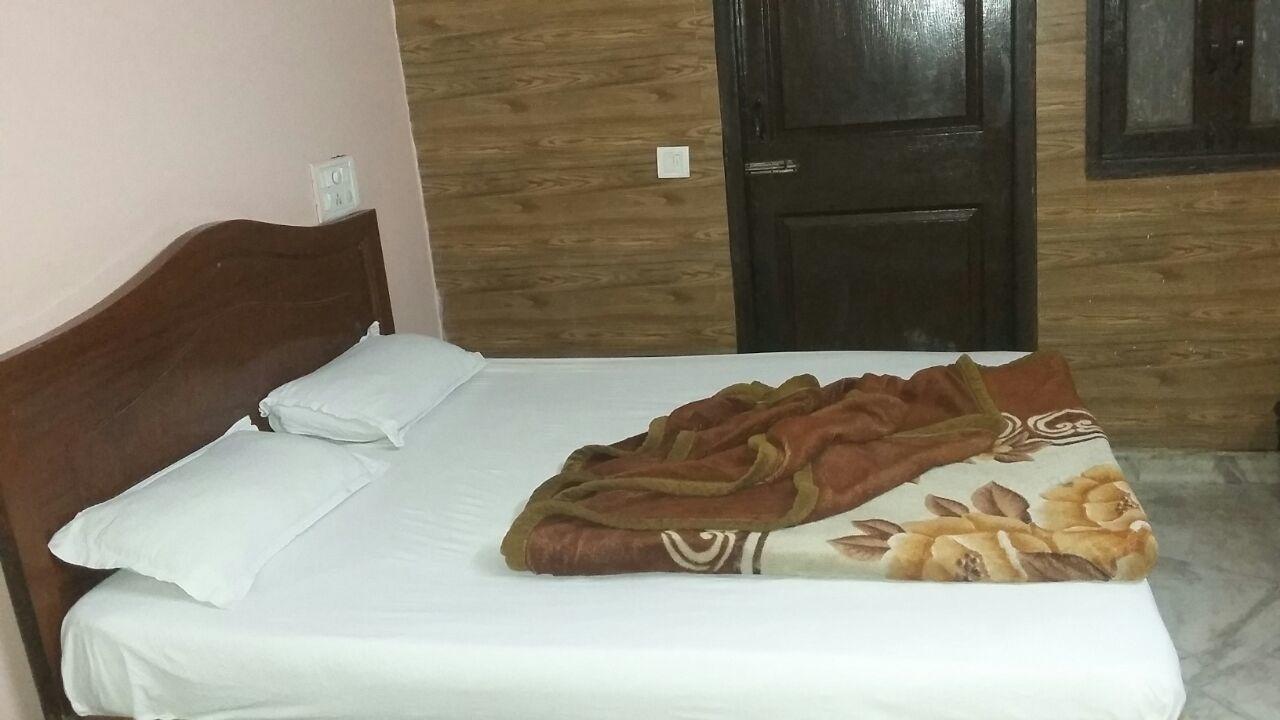 Hotel Parth Palace New Delhi Exterior photo